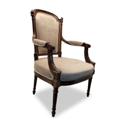 Versailles Armchair_Angle